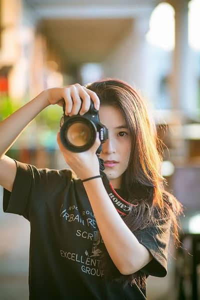 Need Female Photographer