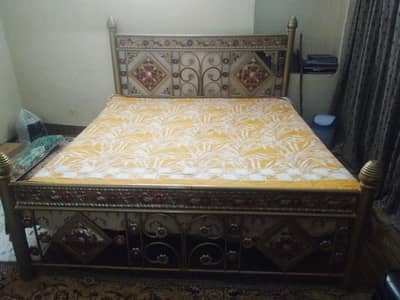 Havey Gaged Iron bed without matt with 1 dressing table 1 side table