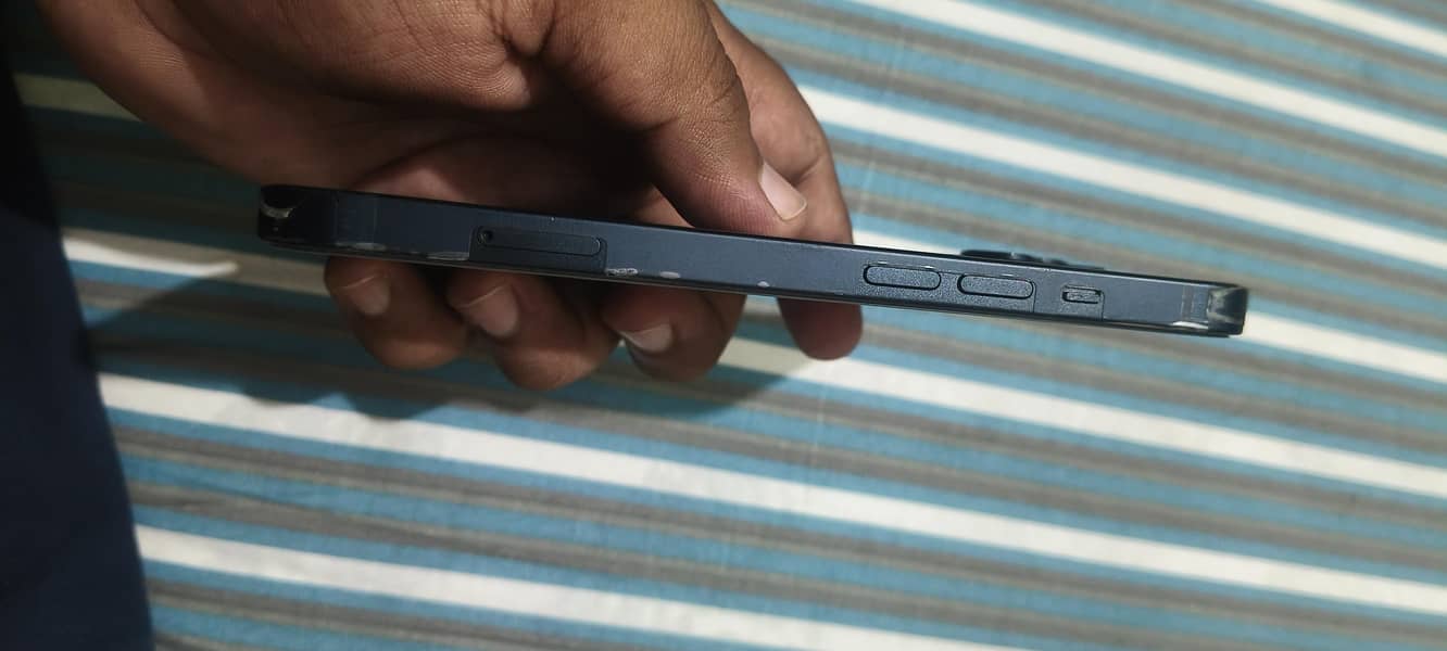Apple iPhone 13 2