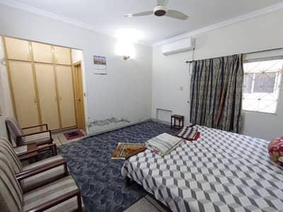Ideal Location 1 Kanal Upper Portion Near Main Road for Rent in Model Town, Lahore Ideal for Comfortable Living