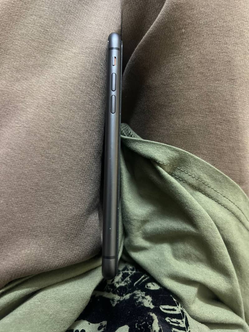 Apple iPhone 11 3