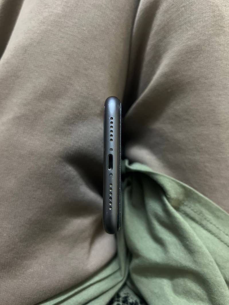 Apple iPhone 11 10