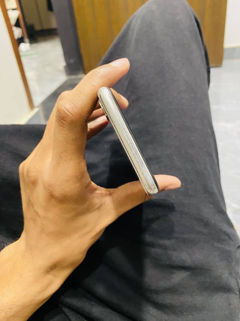 Apple iPhone X 3
