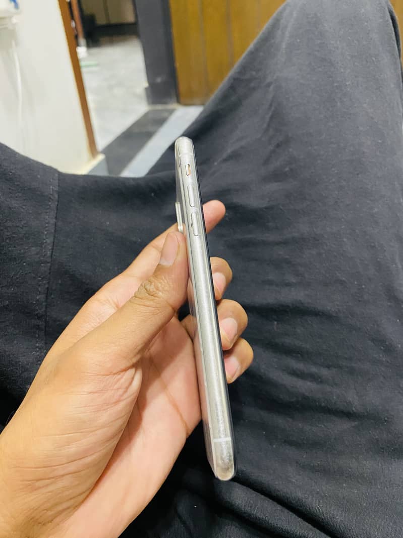 Apple iPhone X 5