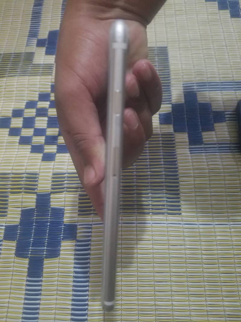 Apple iPhone 7 Plus 1