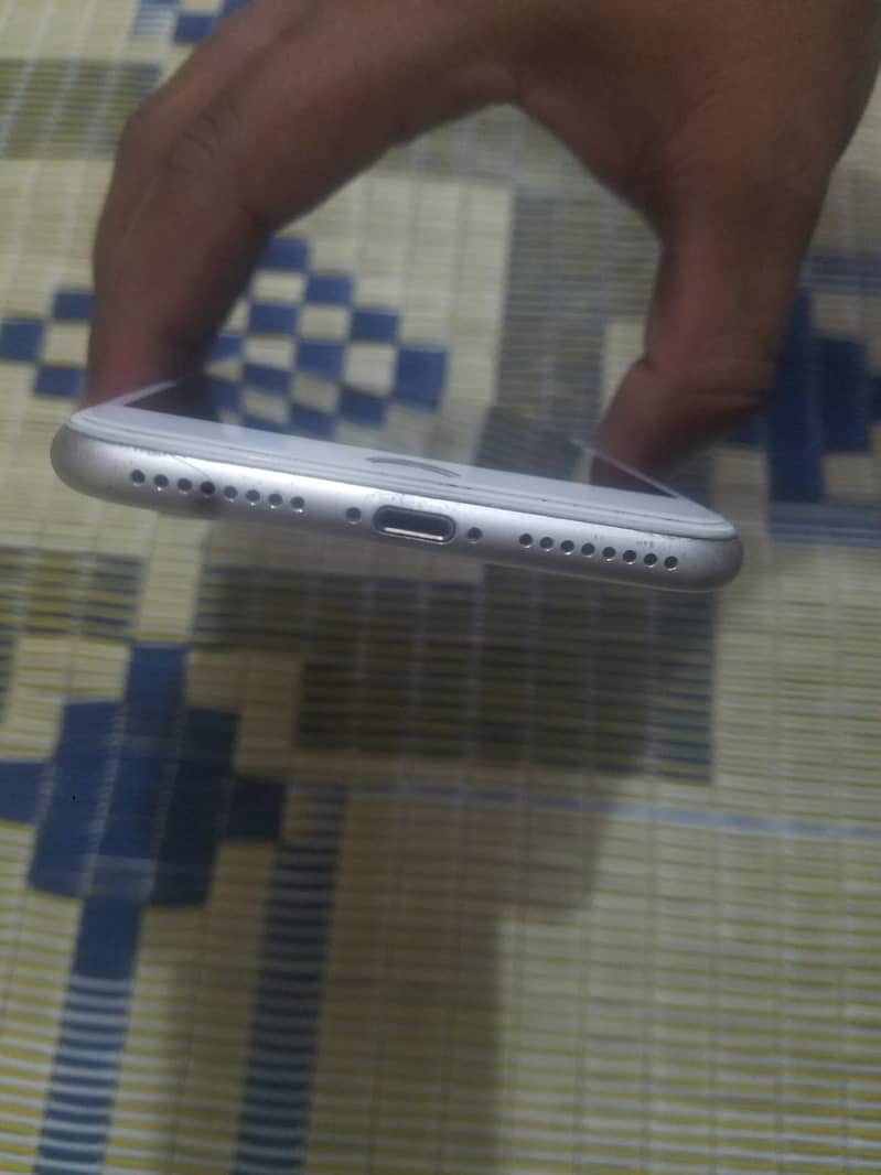 Apple iPhone 7 Plus 3