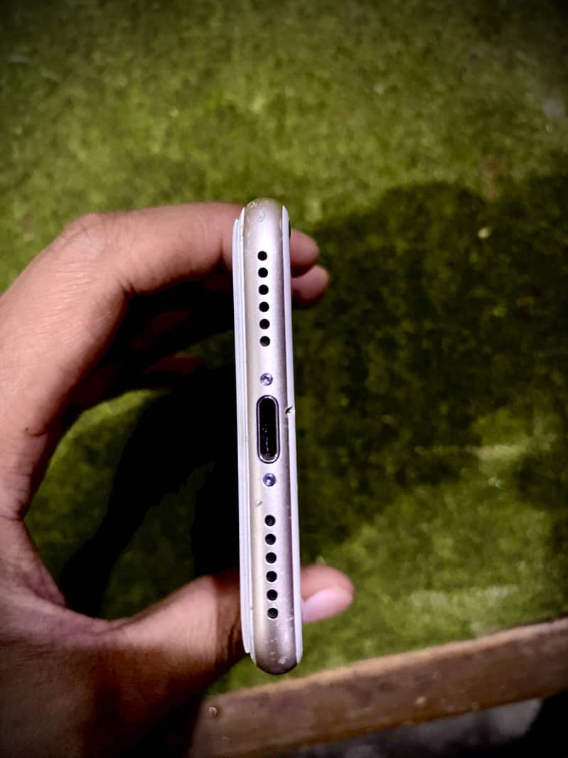 Apple iPhone 7 1
