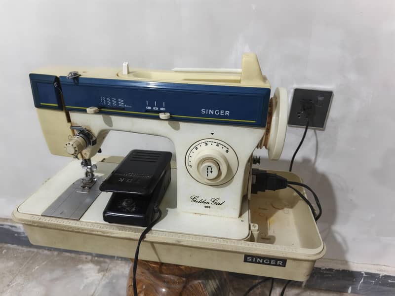 Singer Sewing Machine 0