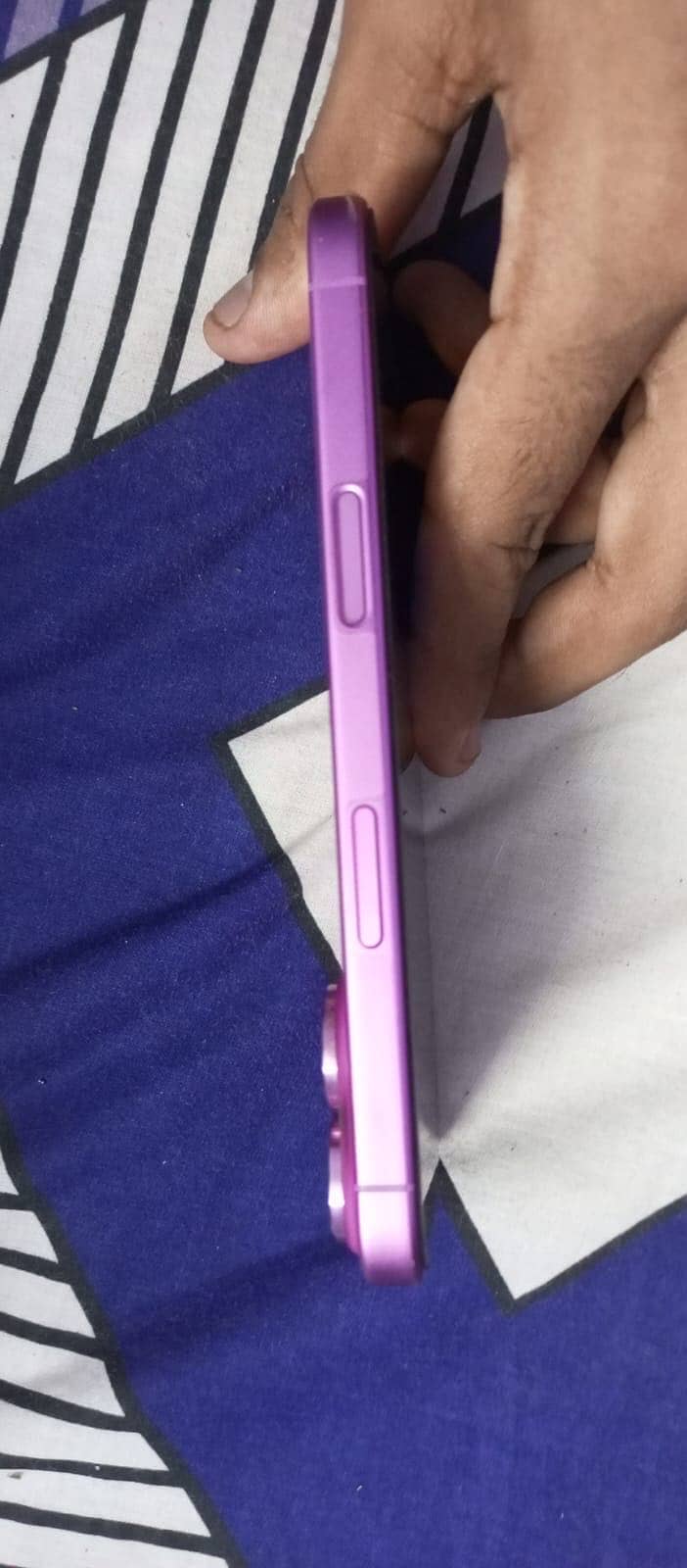 Apple iPhone 16 4