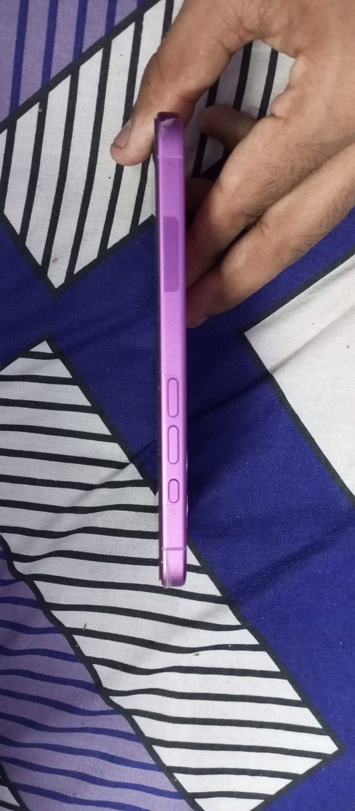 Apple iPhone 16 5