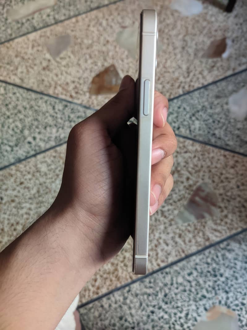 Apple iPhone 12 4