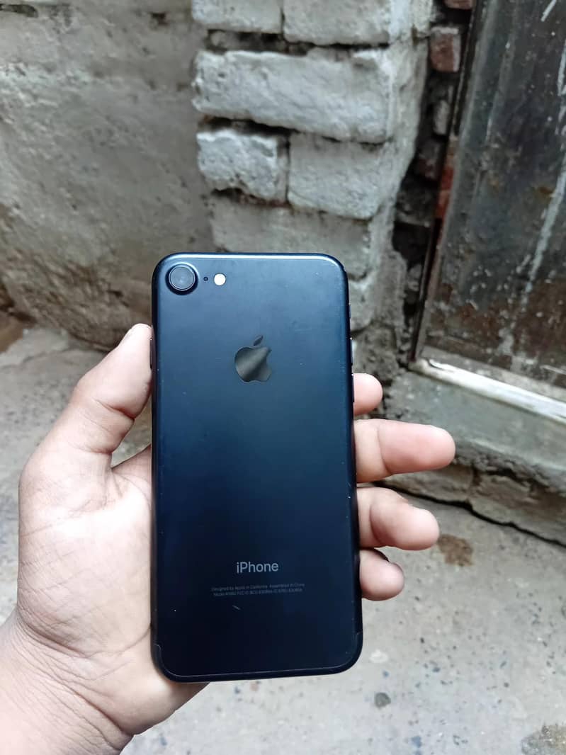 Apple iPhone 7 2