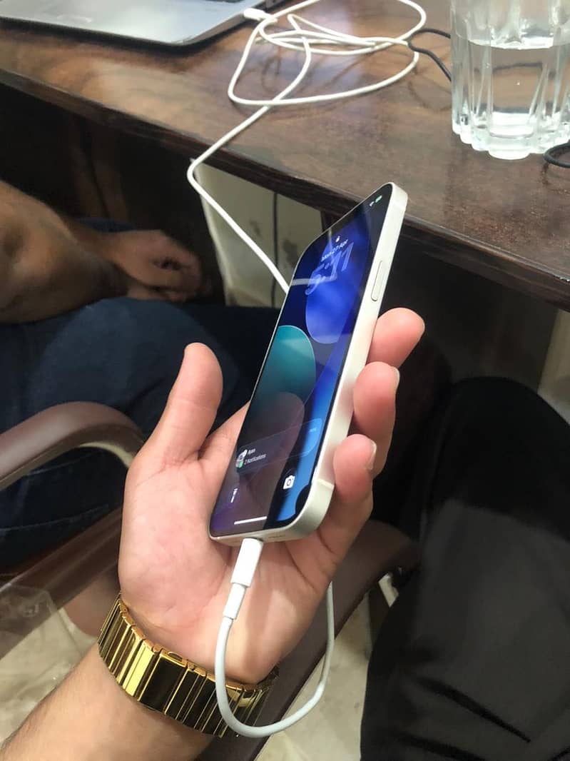 Apple iPhone 13 1