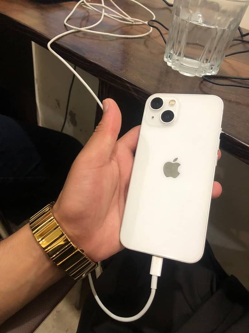 Apple iPhone 13 4