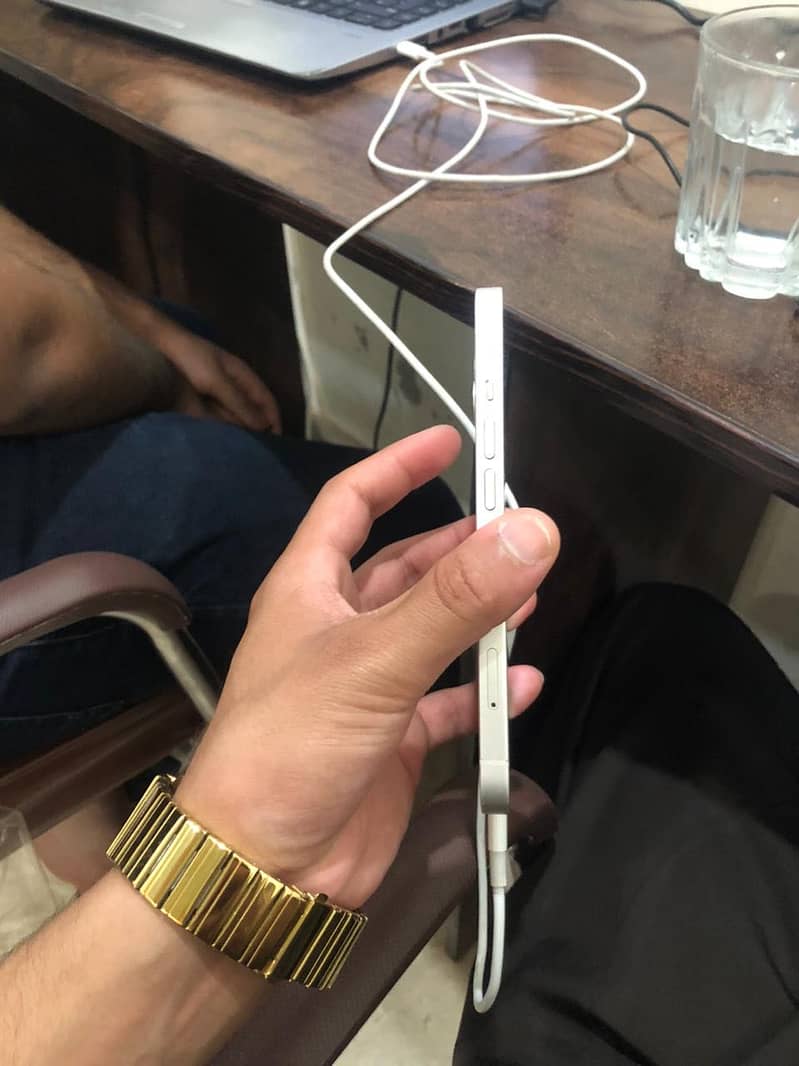 Apple iPhone 13 5