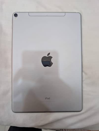 IPad Pro 10.5 inches (2017 model) 64GB Space Grey.