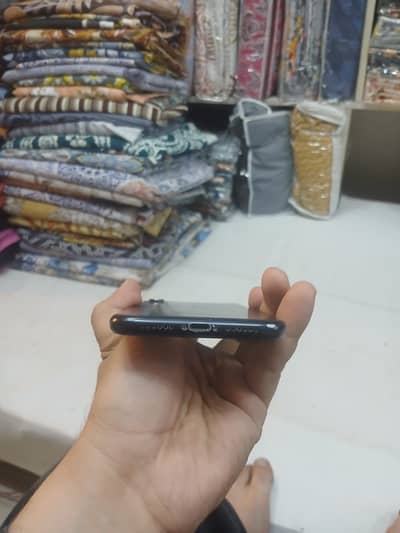 Apple iPhone XR with 7 days back up
