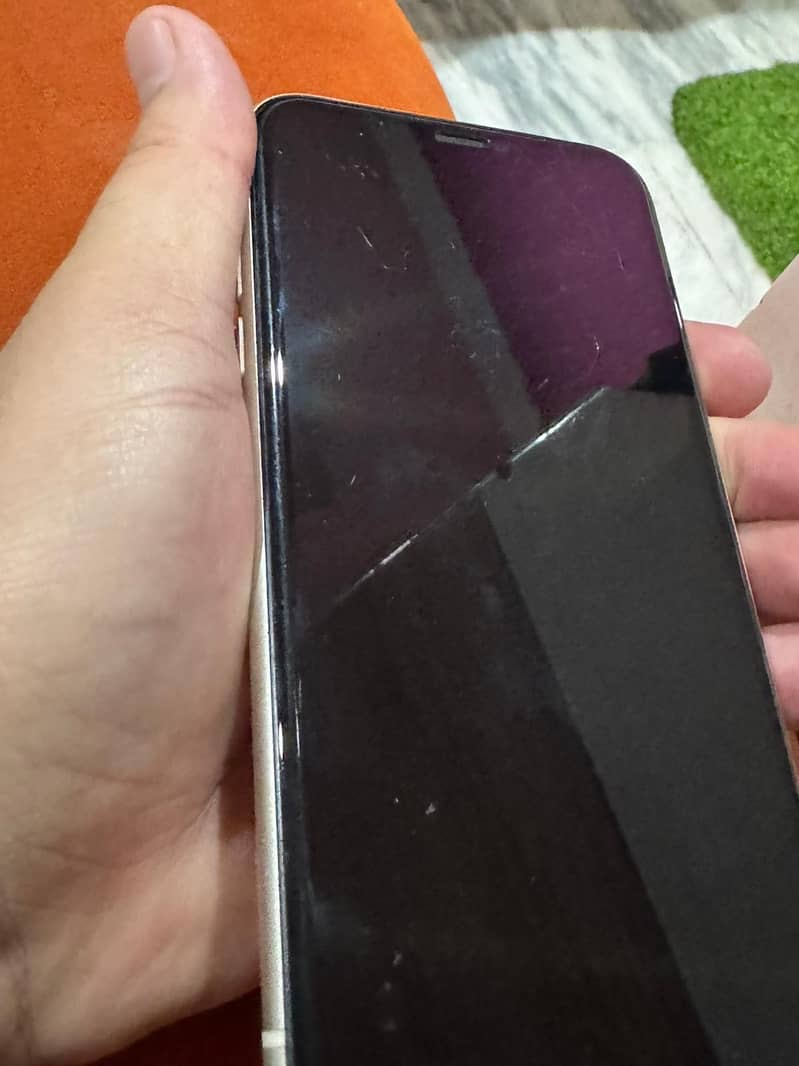 iPhone 11 5