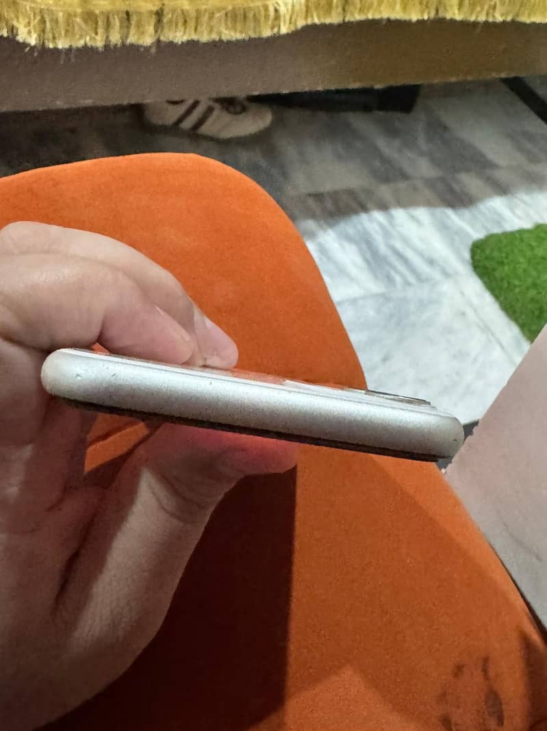 iPhone 11 6