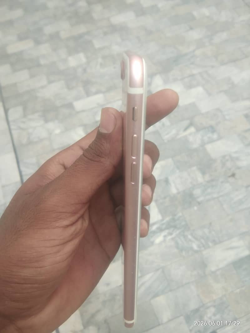 Apple iPhone 7 Plus 2
