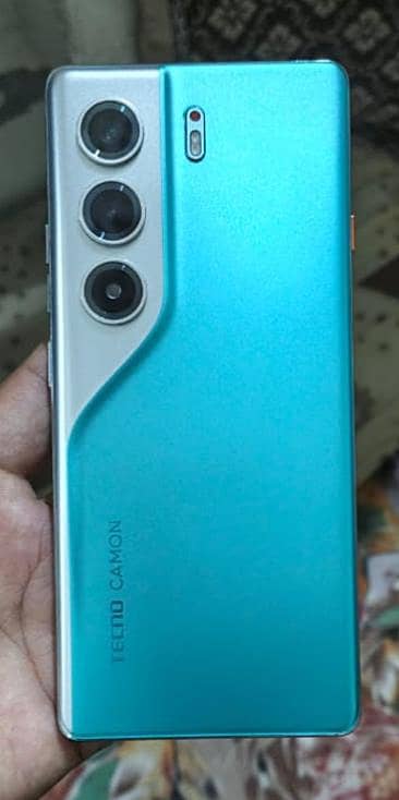 Tecno CAMON 40 Pro