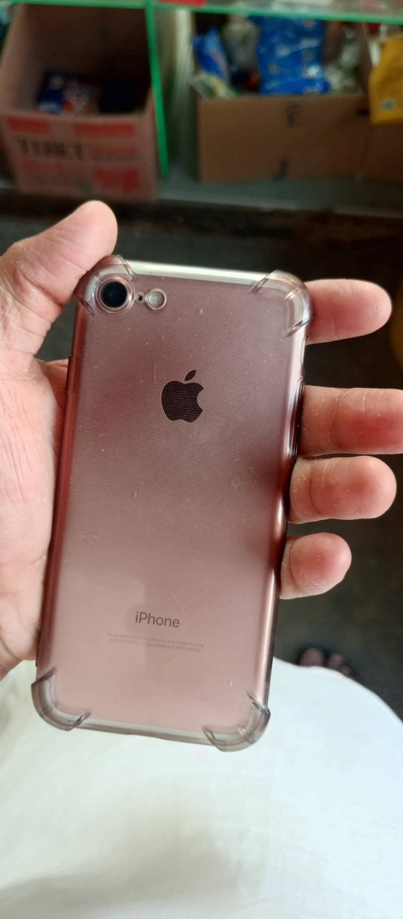 Apple iPhone 7 1
