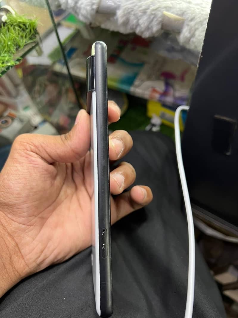 Google Pixel 6 4