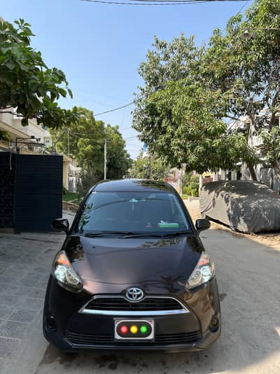 Toyota Sienta 2015