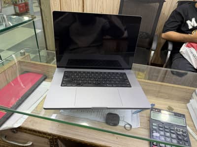 MacBook Pro M2 Max