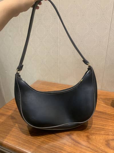 Black shoulder bag for women
