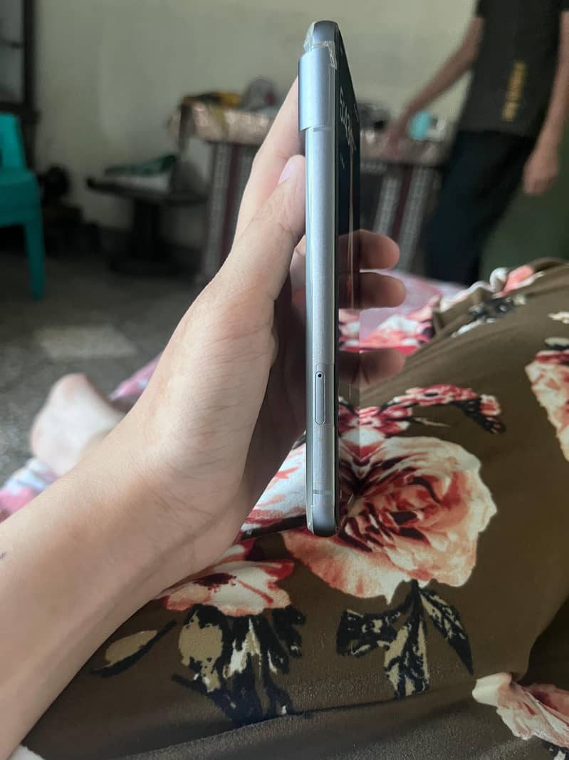 Google Pixel 8 4
