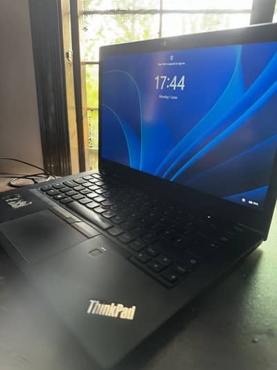 Lenovo Thinkpad (touch Screen)core i5 8th generation 8gb ram 256gb ssd