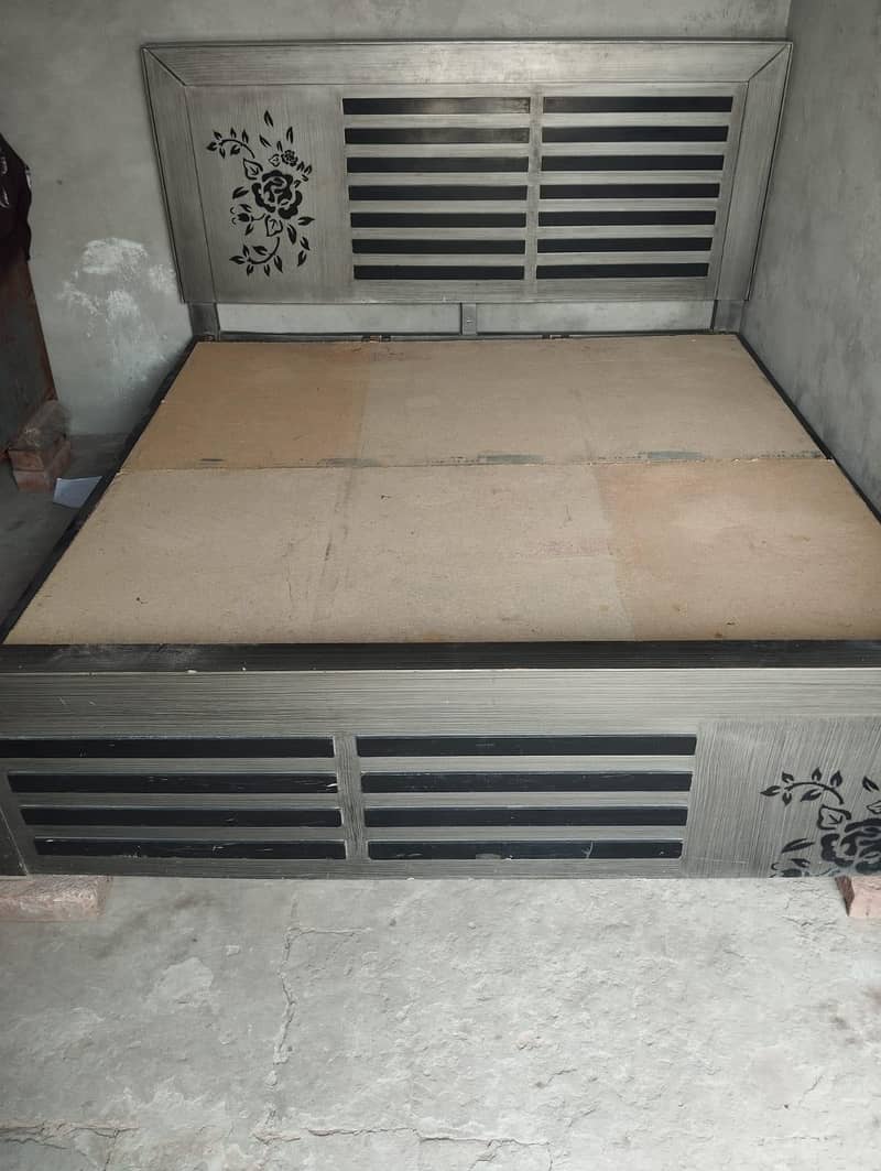Bed with one side table 1
