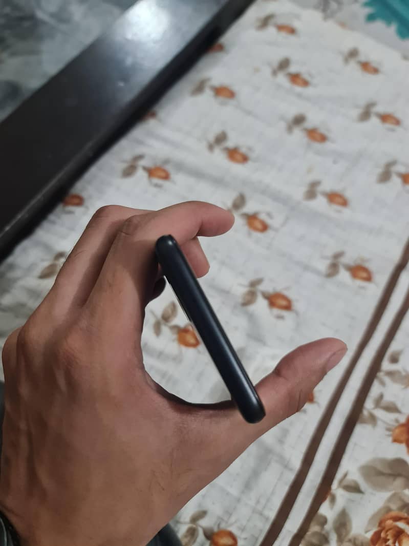 Google Pixel 5 4