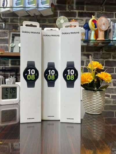 Samsung Galaxy Watch Series (5, 6, Classic, 7, Ultra, 8)