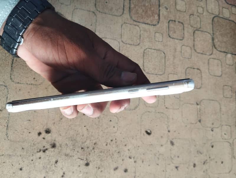 Sharp Aquos R2 3
