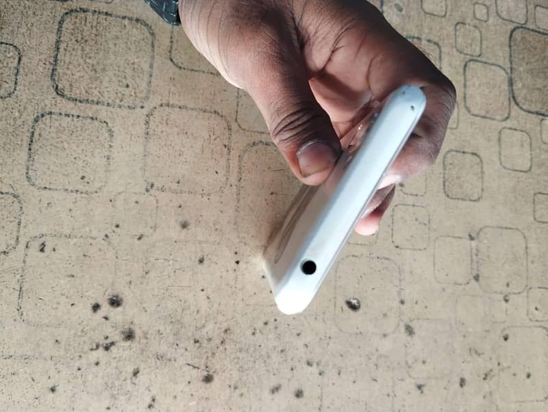 Sharp Aquos R2 4
