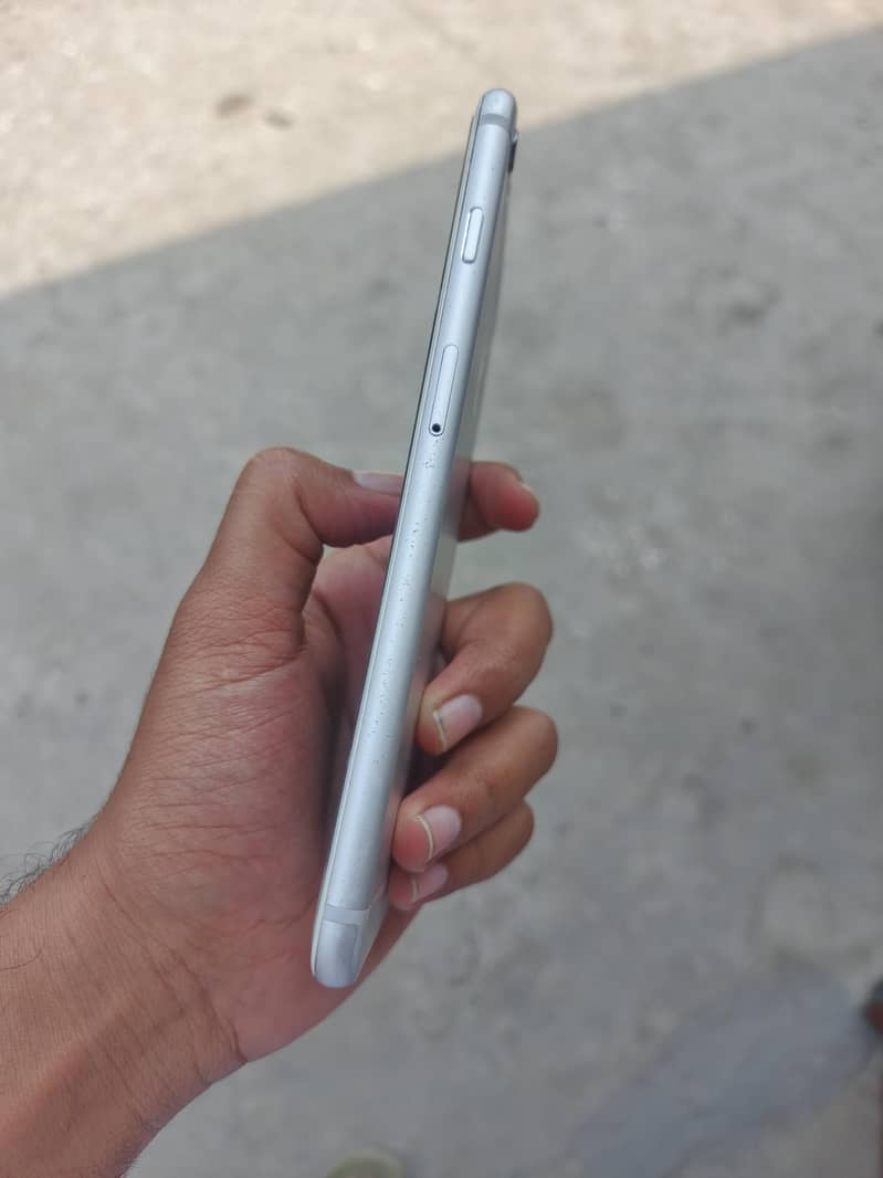 Apple iPhone 6 Plus 3