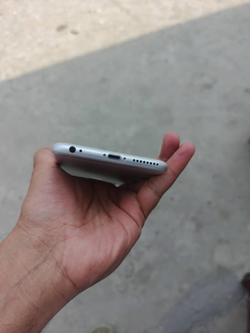 Apple iPhone 6 Plus 4