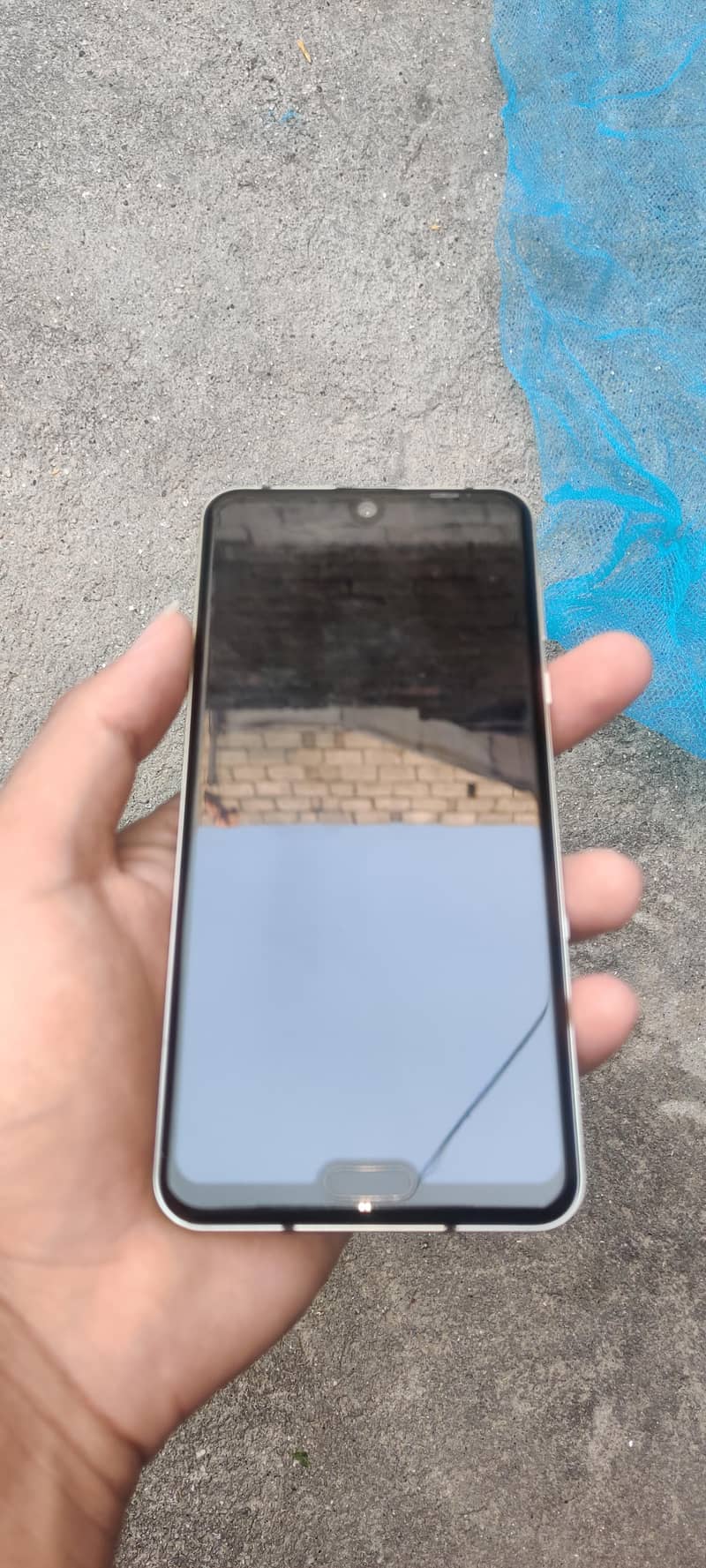 Sharp Aquos R3 1