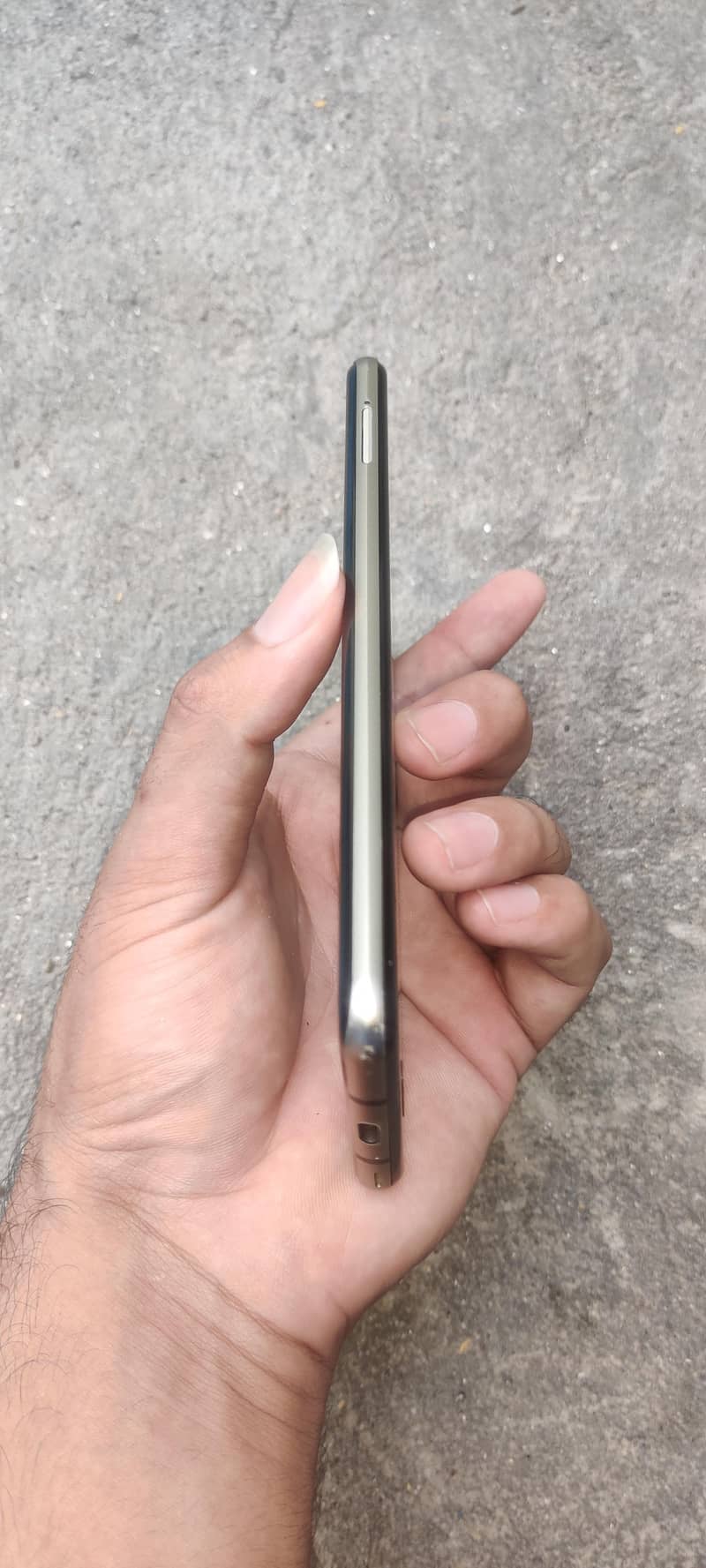 Sharp Aquos R3 4
