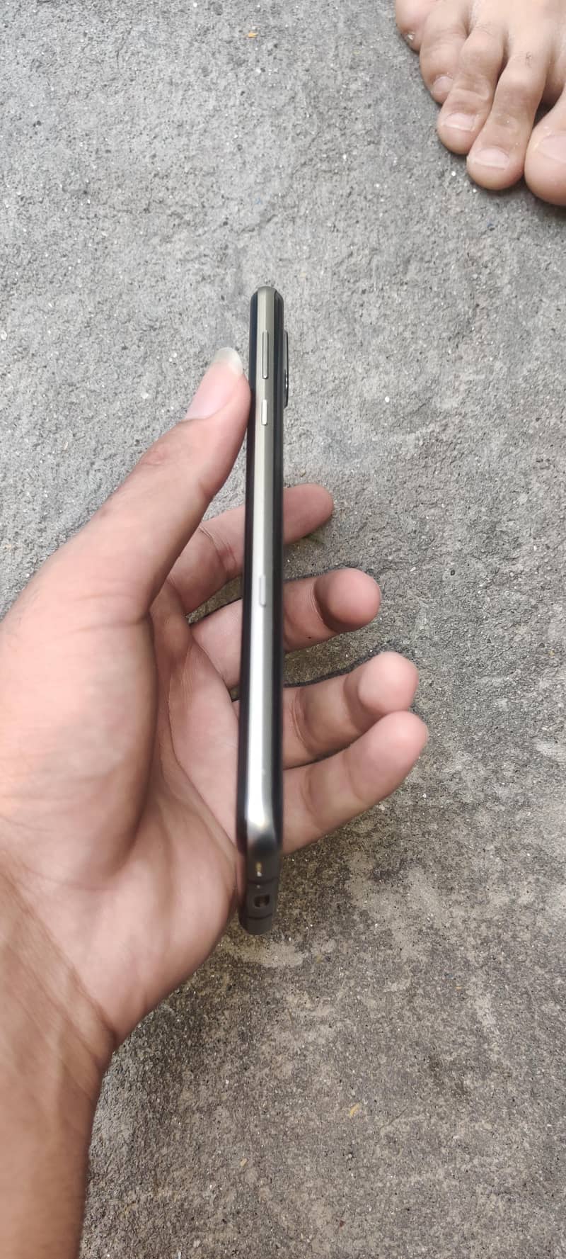 Sharp Aquos R3 5