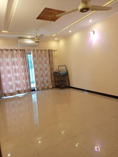 G-10/1 size 42x80 Main Double road 8bed 8bath 2dd 2kitchen