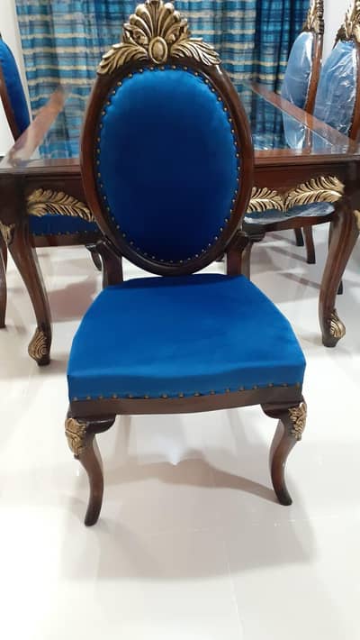 6 Seater dining table for sale.