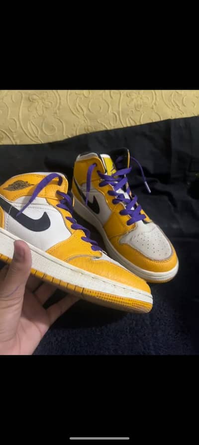 pre loved and thrifted sneakers