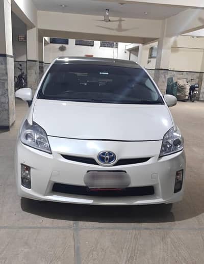 Toyota Prius UK variant sunroof pearl white