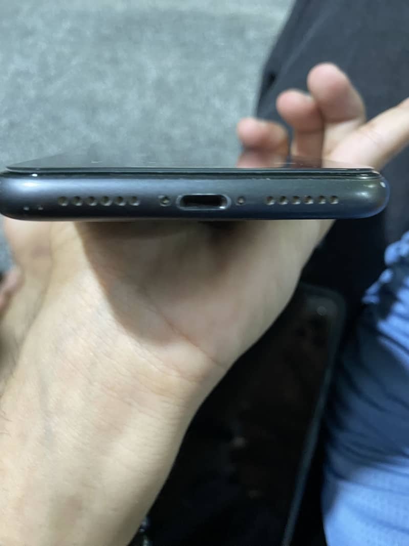 Apple iPhone 11 0