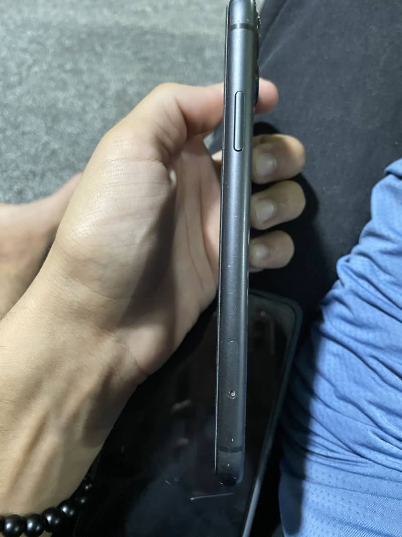 Apple iPhone 11 3
