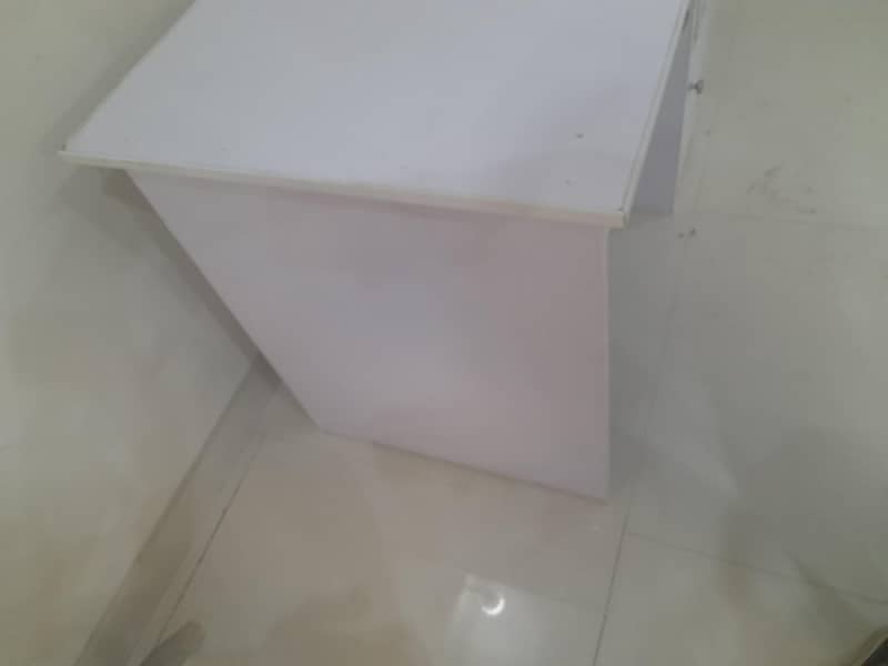 STUDY/OFFICE TABLE 0