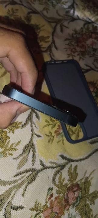 Apple iPhone 13 3